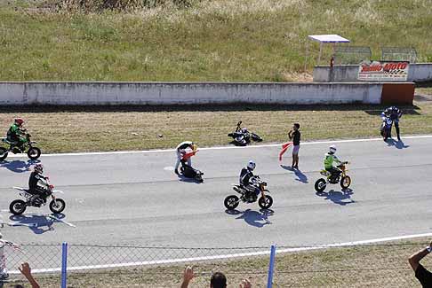 Trofeo Motorsannio 2011 - Incidente di gara, con il giovane motociclista Castellano soccorso dall'ambulanza successivante portato in ospedale